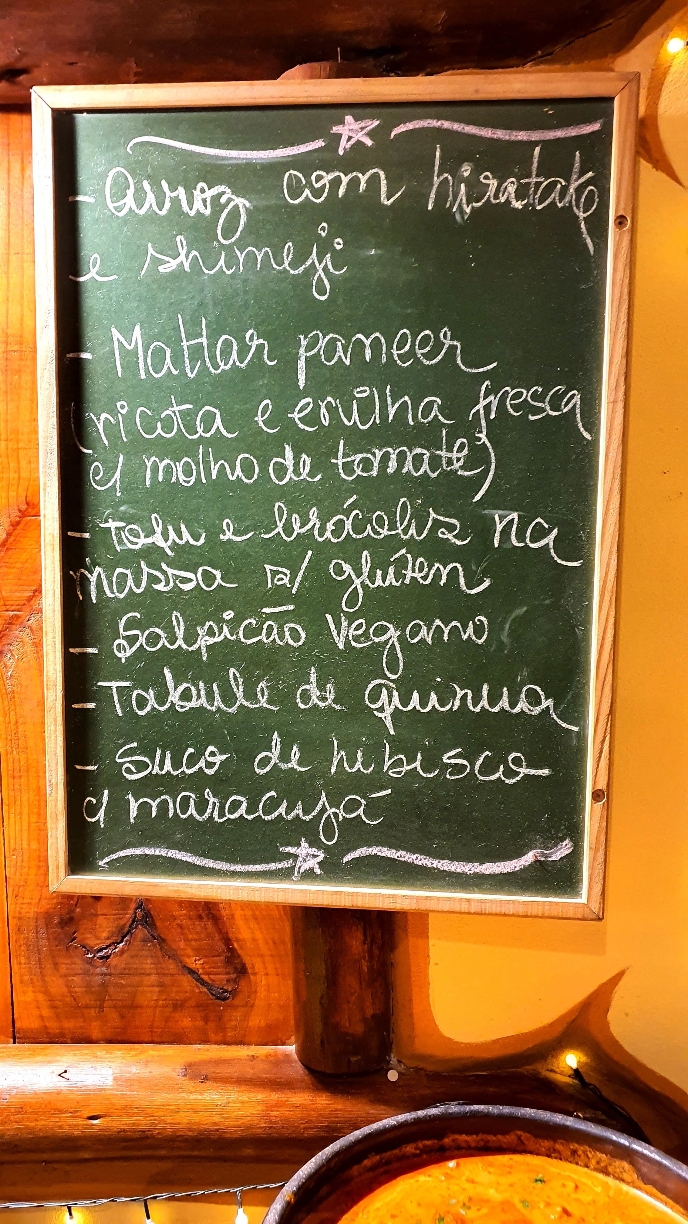 Cardápio do dia, escrito à mão no quadro do retiro